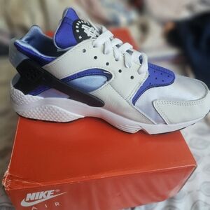 Nike Huarache Sneakers in White and Blue Sz 8 Women